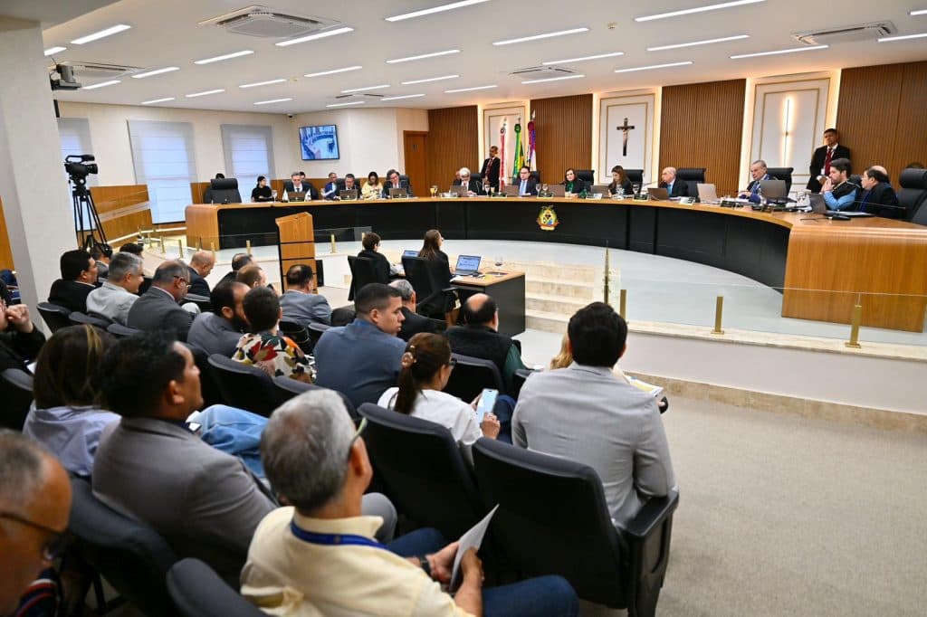 TCE-AM adia decisão sobre contas de 2024 da Prefeitura de Manaus após divisão de votos