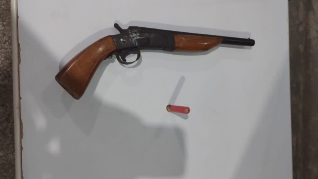 Homem armado é preso após cobrar dívida de tráfico de drogas em Carauari