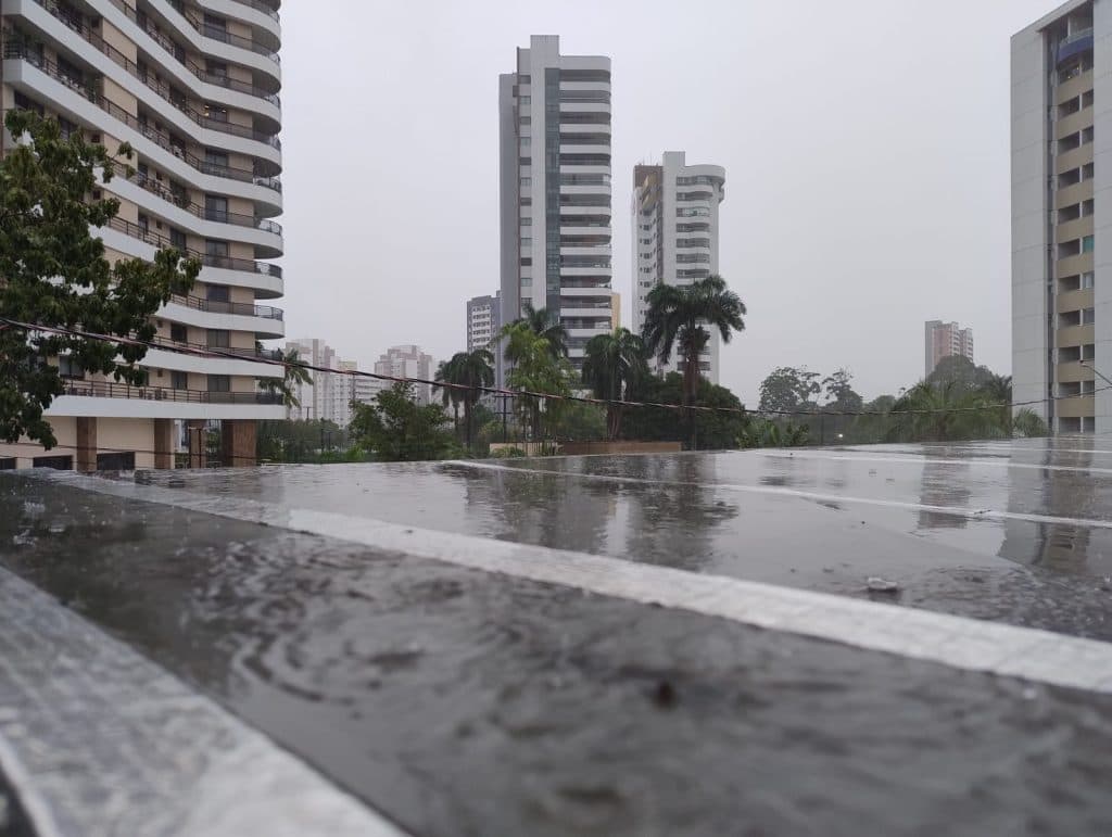 Manaus terá noite de Natal com temporal e temperaturas amenas, prevê Climatempo