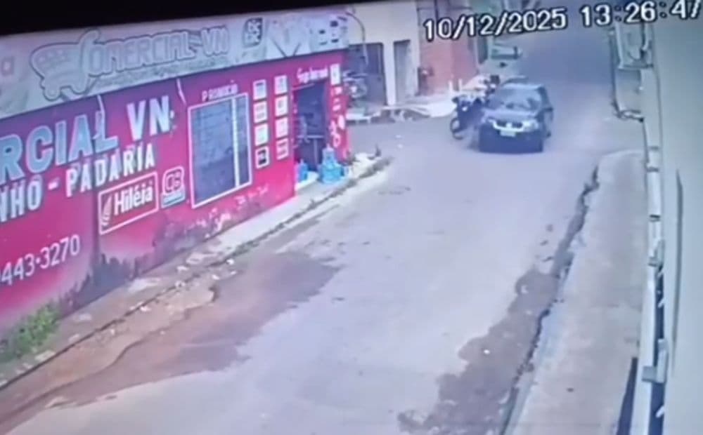 Veja momento de acidente que matou motociclista e deixou jovem ferida em Manaus