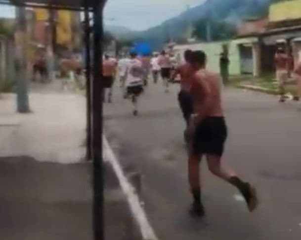 Homem é esfaqueado durante briga entre as torcidas do Fluminense e Vasco