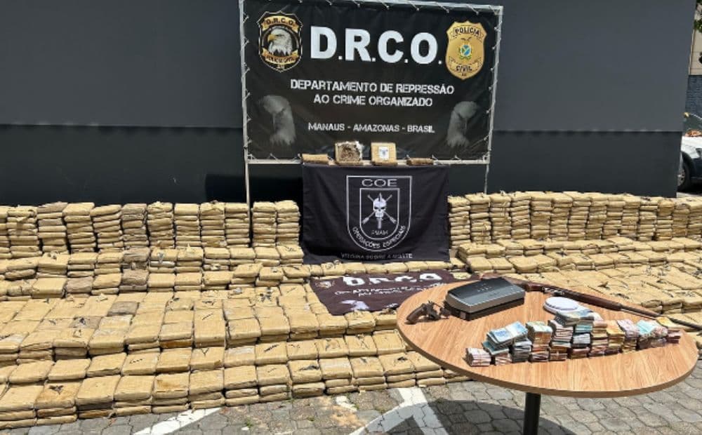 Polícia intercepta embarcação com 1,7 tonelada de drogas em Codajás