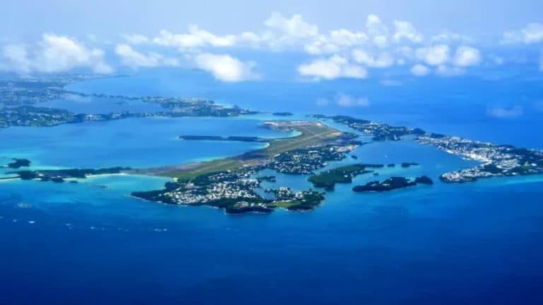 Estrutura gigante nunca vista na Terra é encontrada no Triângulo das Bermudas