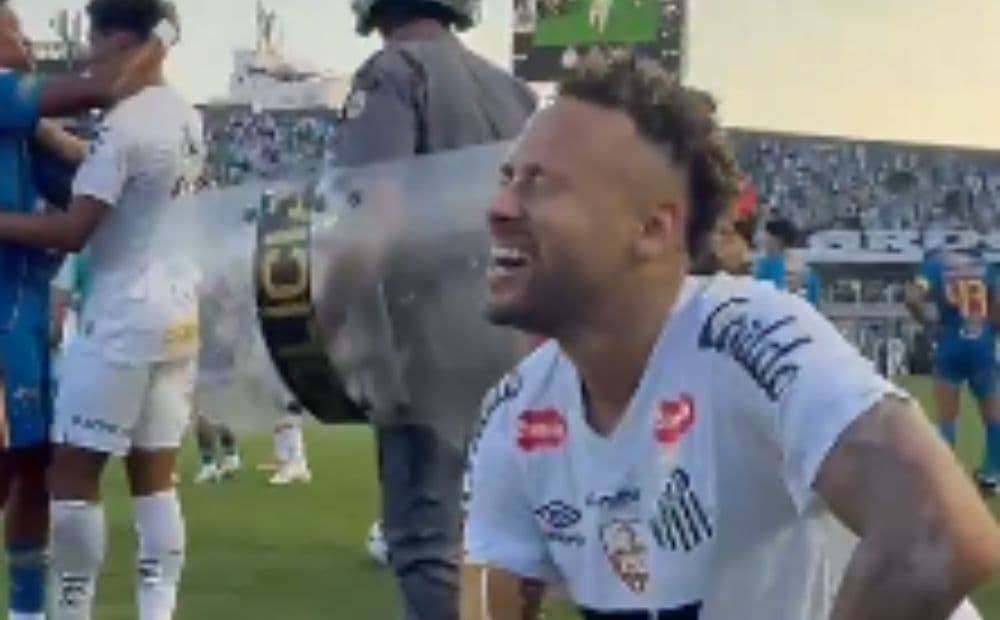Veja reação de Neymar à permanência do Santos na Série A