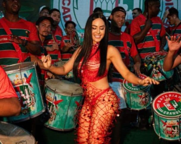 Isabelle Nogueira deixa time de musas da Escola de Samba Grande Rio