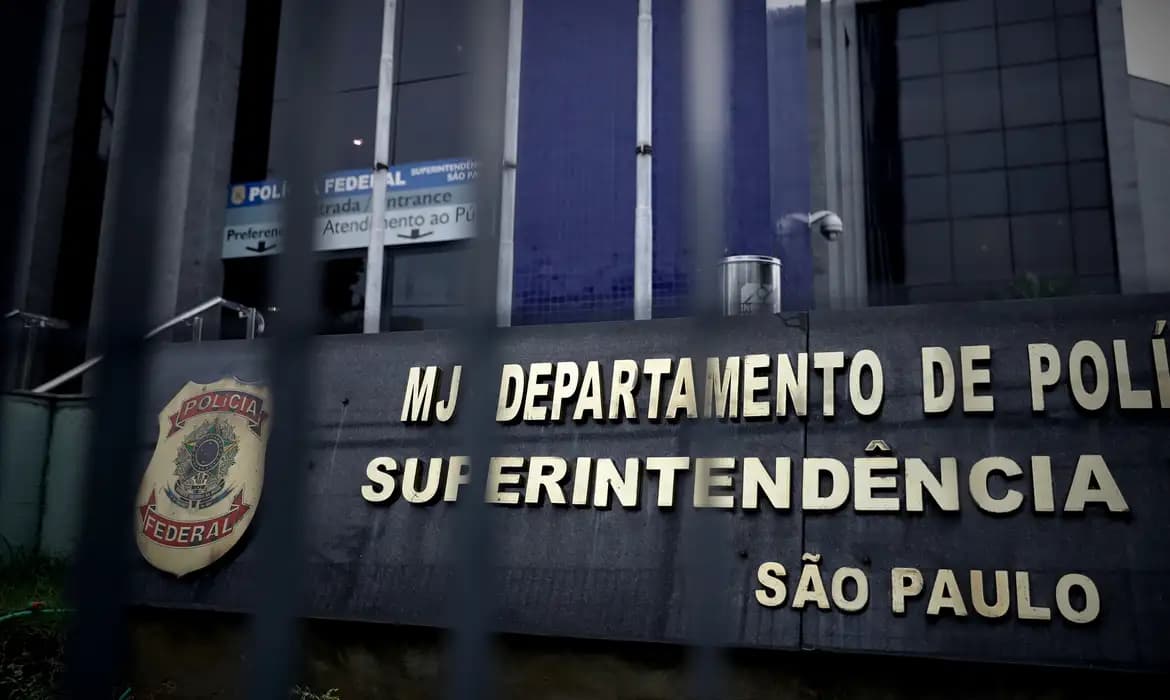 Operação da Polícia Federal busca “hackers” que invadiram páginas de deputados conservadores