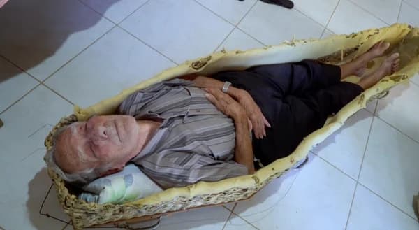 Morre Anisio Lordes, conhecido por construir próprio caixão com 1,4 mil canudinhos