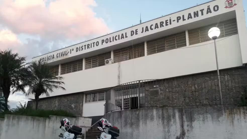 Polícia arromba porta e salva idosa que era enforcada pela própria filha em SP