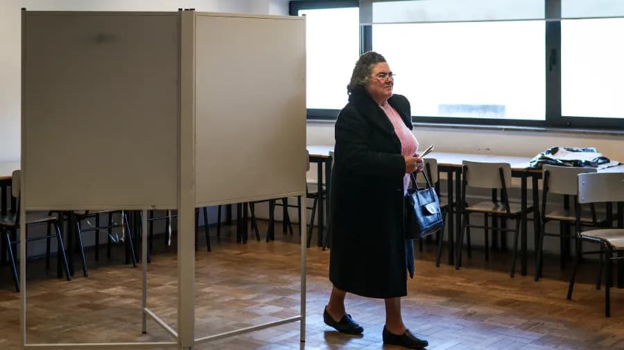 Portugal vai às urnas para eleger novo presidente e registra alta participação pela manhã