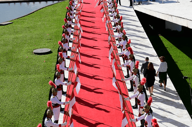 Por que presidente e governadores vão tomar posse em dias diferentes em 2027?