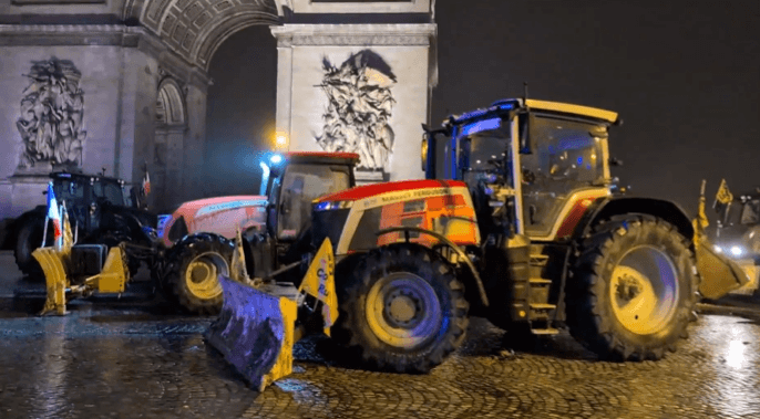 Tratores invadem Paris em protesto de agricultores contra acordo UE–Mercosul