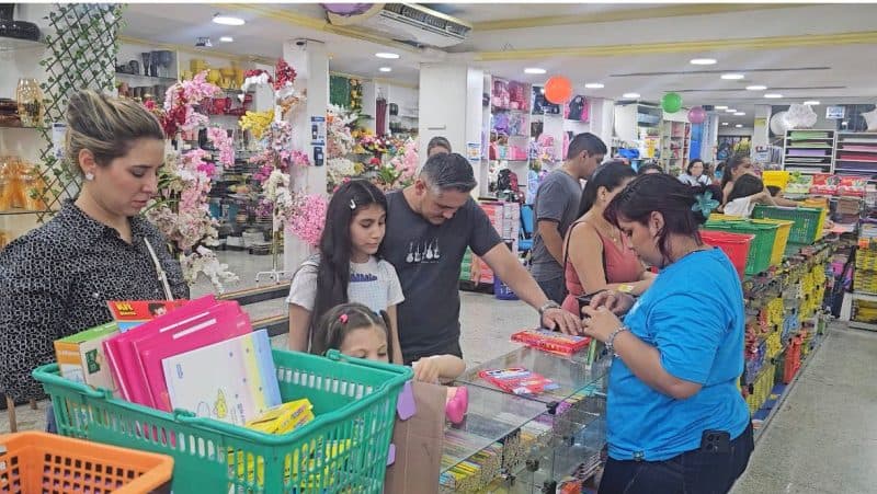 Volta às aulas deve pesar no bolso do manauara com gastos acima de R$ 600