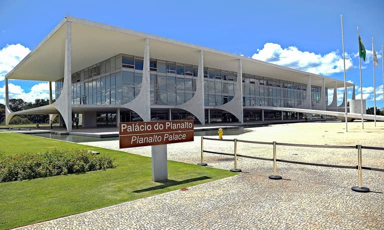 O que faz o presidente da República e quanto ganha?
