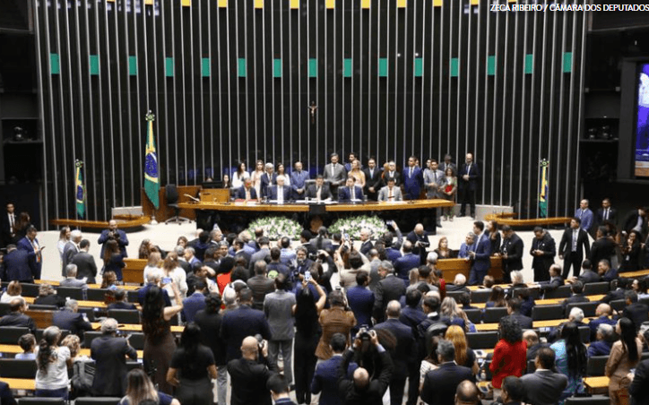 Lula defende fim da escala 6×1 e diz que Brasil encerrou 2025 mais forte, com recordes econômicos