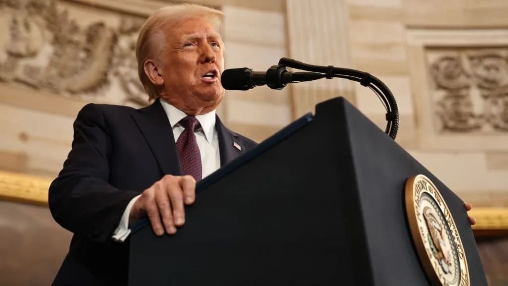 Após revés na Suprema Corte, Donald Trump aumenta tarifa global para 15%