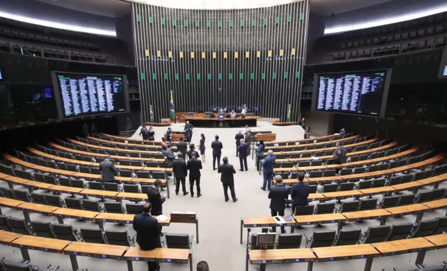 Saques podem ser limitados a R$ 100 mil por mês para evitar lavagem de dinheiro
