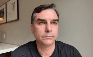 PT avalia ação contra Flávio Bolsonaro por declarações sobre urnas eletrônicas