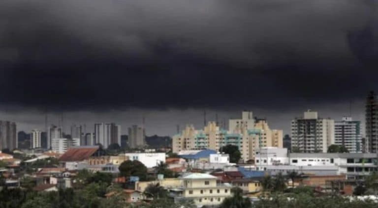 Defesa Civil emite alerta severo para chuvas em Manaus nesta segunda-feira (26)