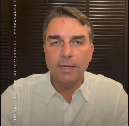 Flávio diz que não foi ao debate porque quer enfrentar Lula