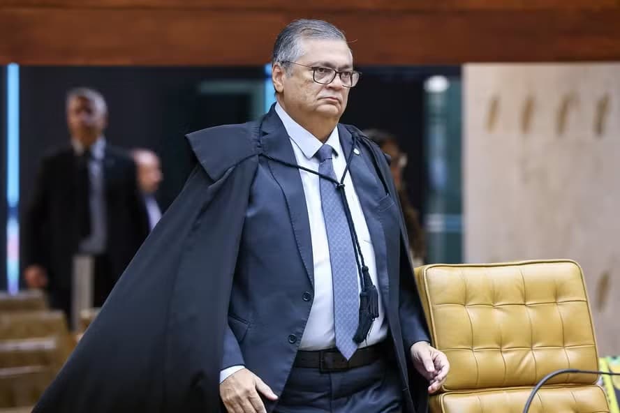 Dino quer que todos os magistrados citados no caso Master sejam investigados