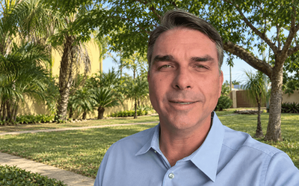 Corinthians desmente apoio a Flávio Bolsonaro e diz que postagem é falsa