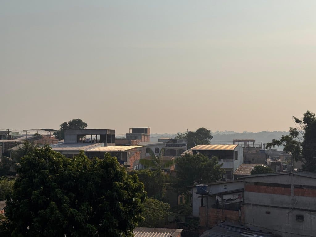 Manaus volta a ser encoberta por fumaça: qualidade do ar é considerada péssima