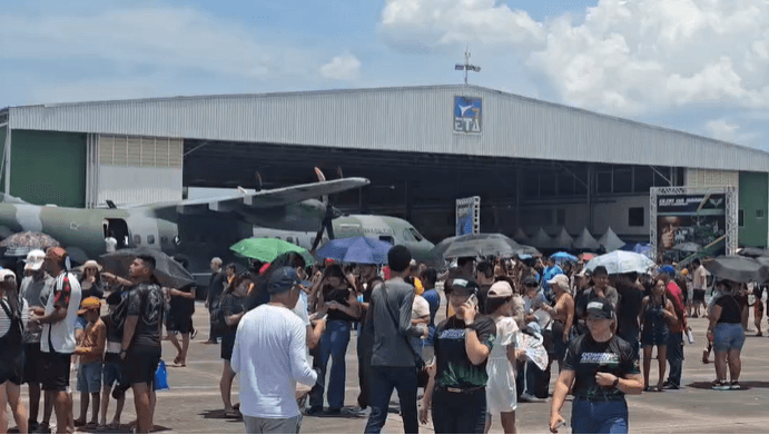 Domingo Aéreo reúne aeronaves militares, música e solidariedade