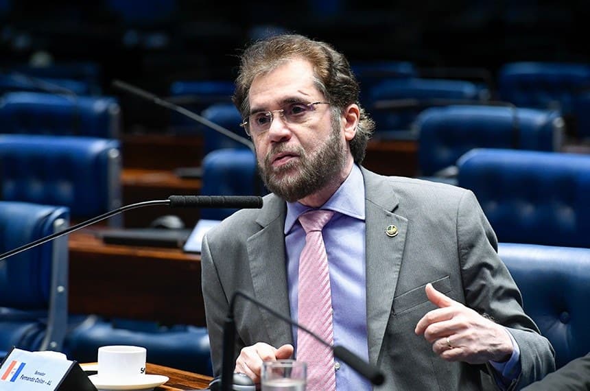 Justiça Eleitoral decide retirar 13 vídeos de Plínio Valério; saiba o motivo
