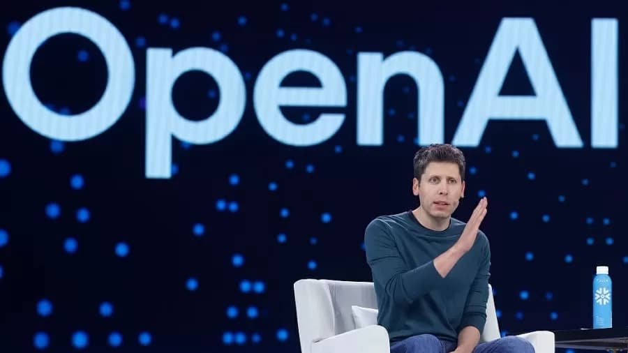 CEO da OpenAI diz que empresa está aberta a desacelerar avanço de IA