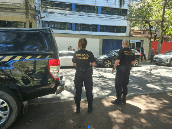 PF apreende R$ 789 mil e conduz 129 pessoas por crimes eleitorais