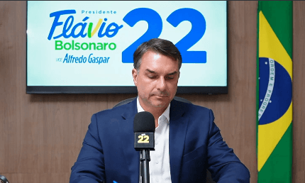 Flávio Bolsonaro acusa PT de espalhar vídeos falsos com IA