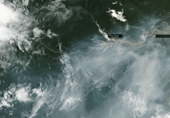 Nasa registra avanço da fumaça de queimadas sobre o Amazonas