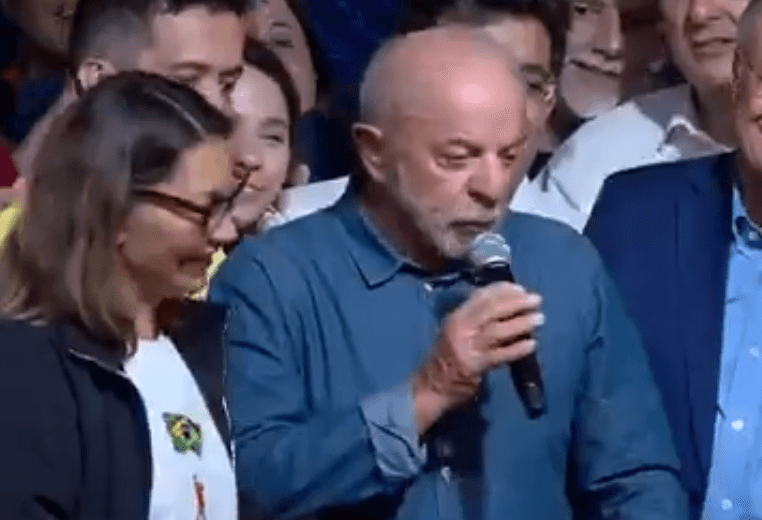 Lula diz que Brasil “não aceita ser quintal de ninguém” após vitória nas eleições