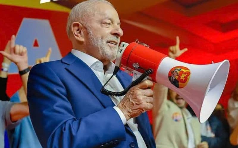 Lula muda estratégia e aposta nas redes sociais no 2º turno