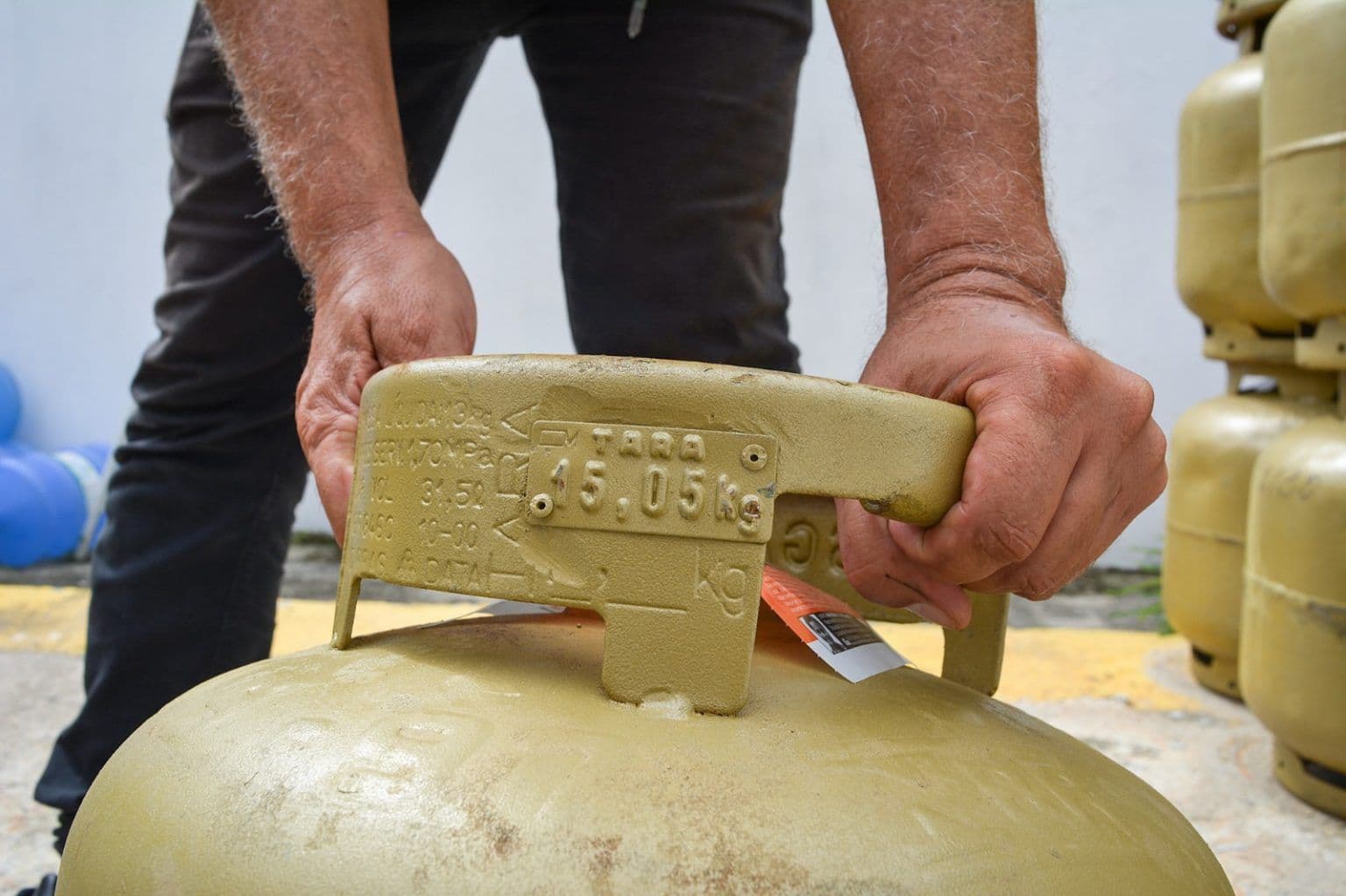 Procon Manaus divulga preços do gás de cozinha em outubro; botija custa a partir de R$ 75