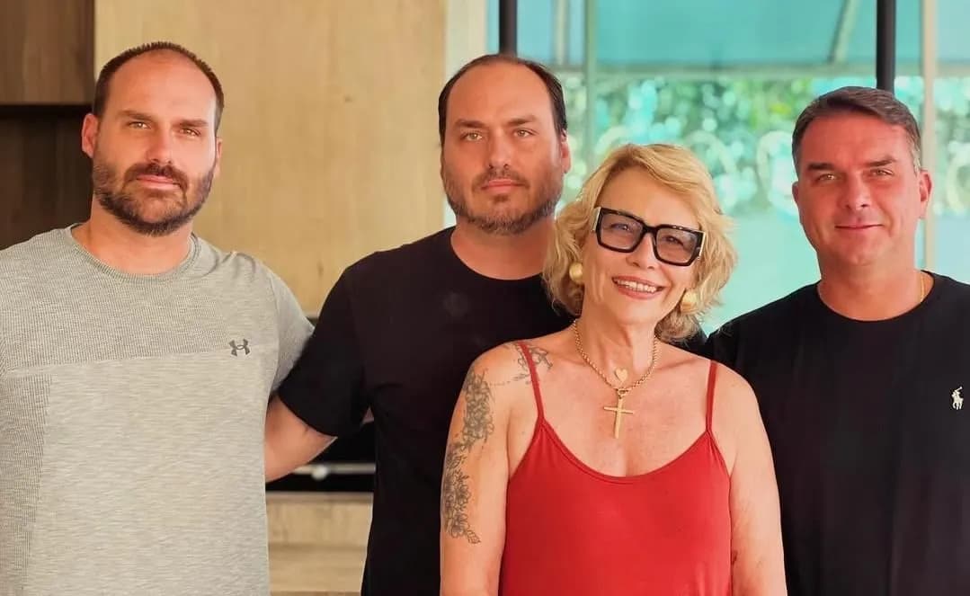 “Meu coração sangra”: Mãe de Flávio Bolsonaro lamenta ida do senador aos EUA