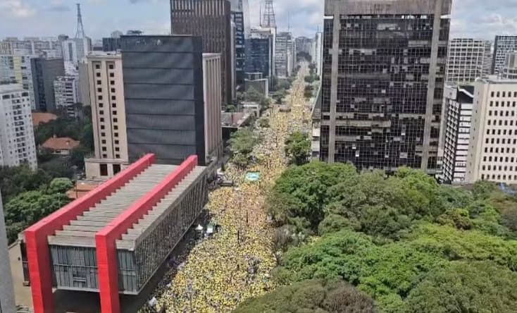 Ato de Flávio Bolsonaro na Paulista reúne 71,9 mil pessoas, aponta estimativa da USP