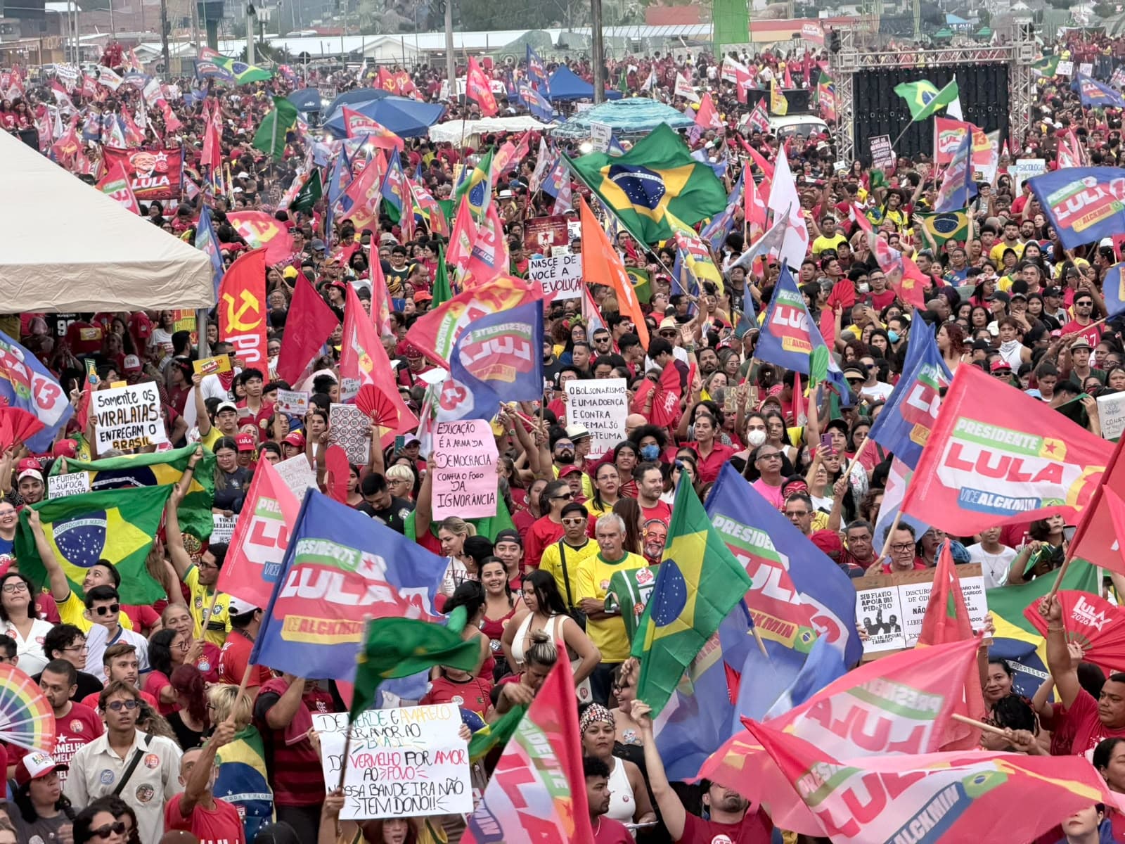 Apoiadores de Lula se reúnem em Manaus e defendem virada no segundo turno