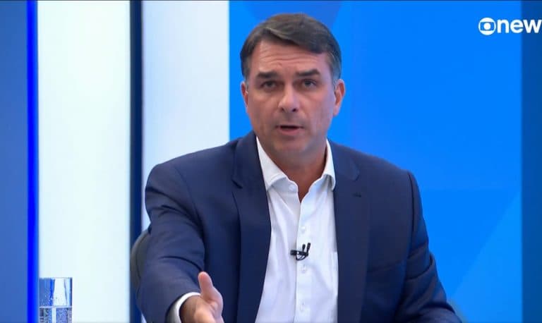 “Vou respeitar”, declara Flávio Bolsonaro sobre resultado das eleições