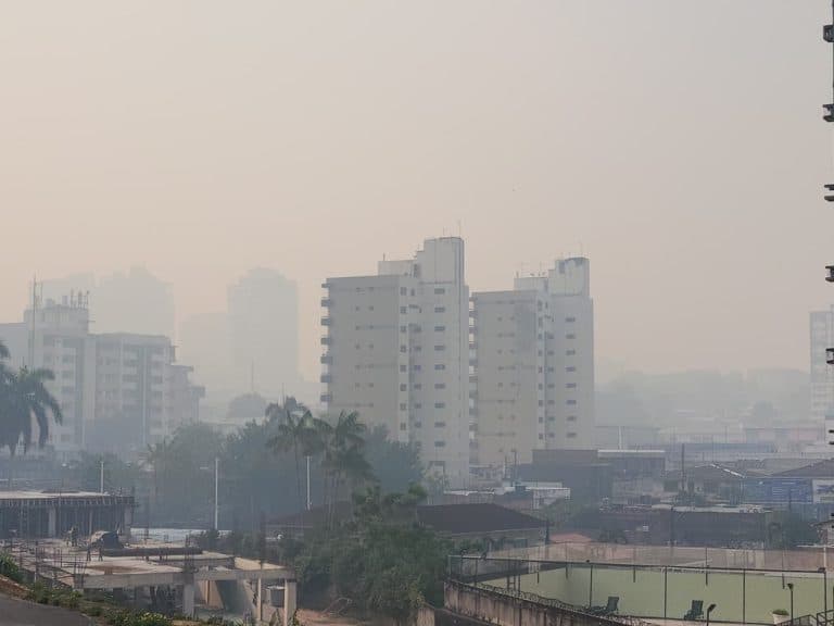 Previsão de chuva para domingo (18) deve aliviar crise da fumaça em Manaus
