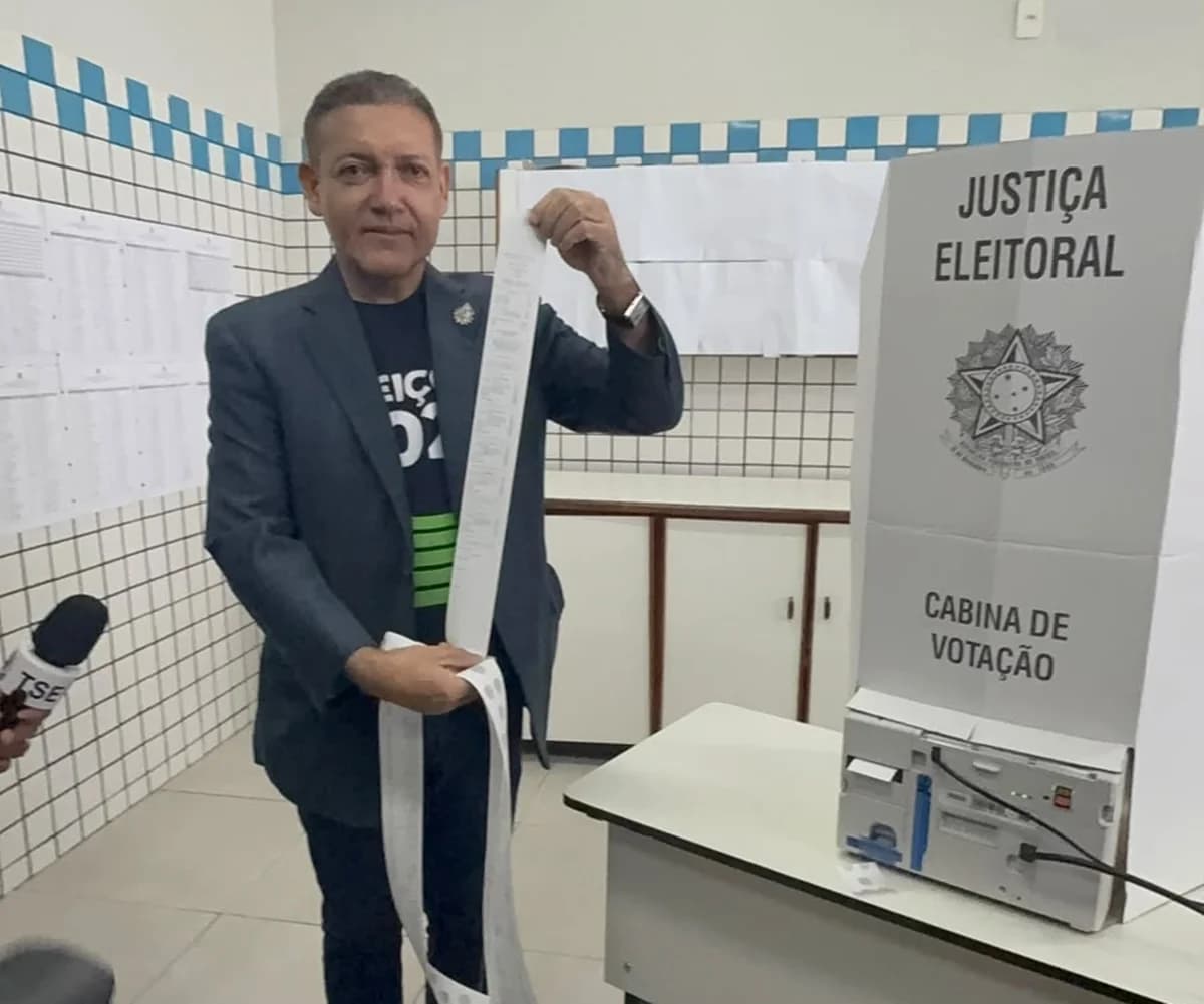 Presidente do TSE, Nunes Marques emite a zerésima e vota em Brasília