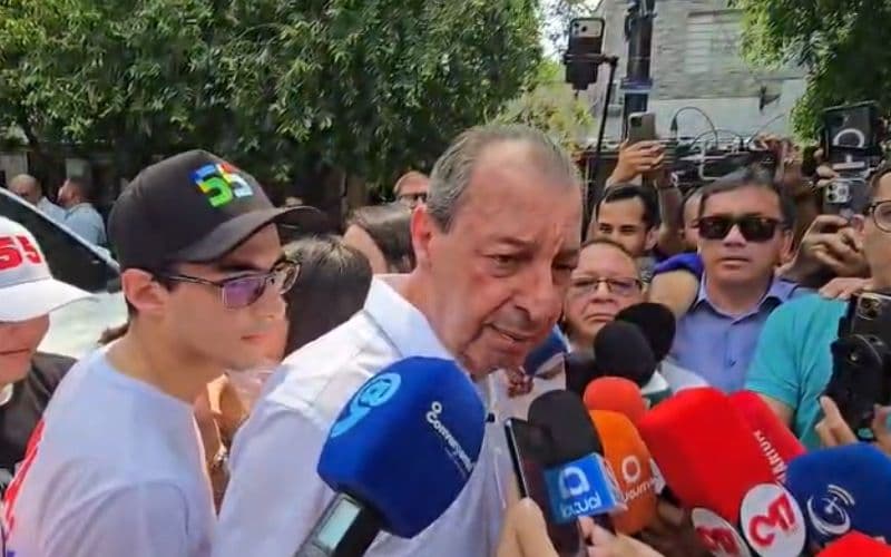 Omar Aziz vota em Manaus na disputa pelo Governo do Amazonas