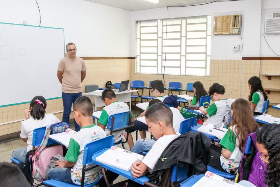 Manaus suspende aulas da rede municipal nesta terça-feira por causa da fumaça