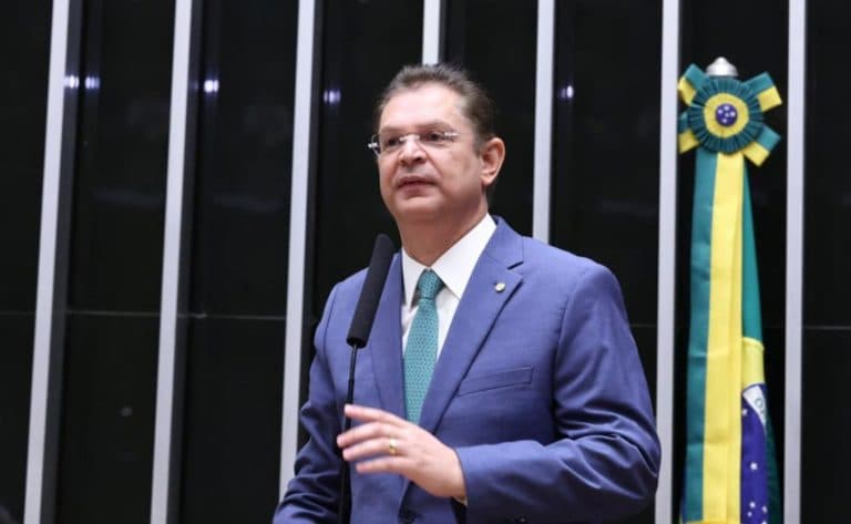 Líder do PL recua de candidatura à Presidência Câmara