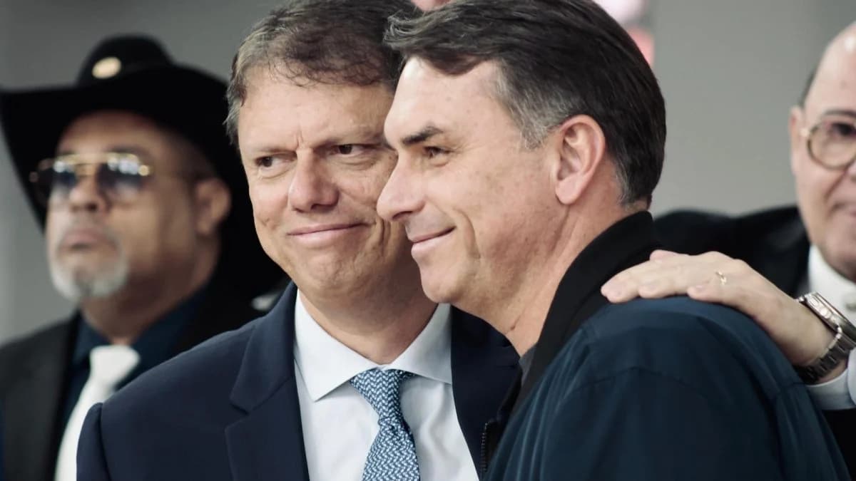 Republicanos oficializa apoio a Flávio Bolsonaro no 2º turno